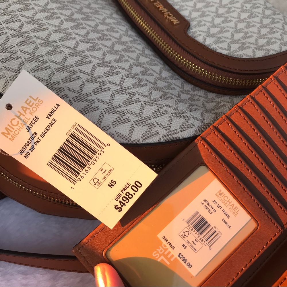 Michael Kors backpack and wallet - Picture 13 of 13